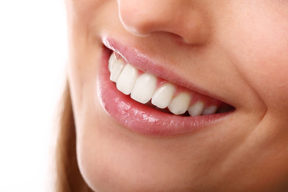 How to Maintain Your White Smile After Teeth Whitening Treatment: Tips and Tricks